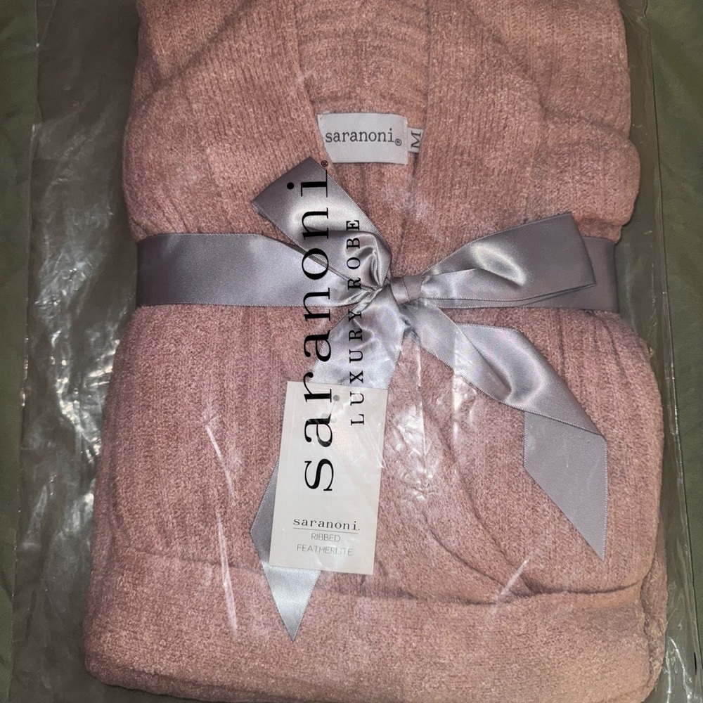 BNIB Saranoni Ribbed Featherlite Robe in Rosewood Size M
